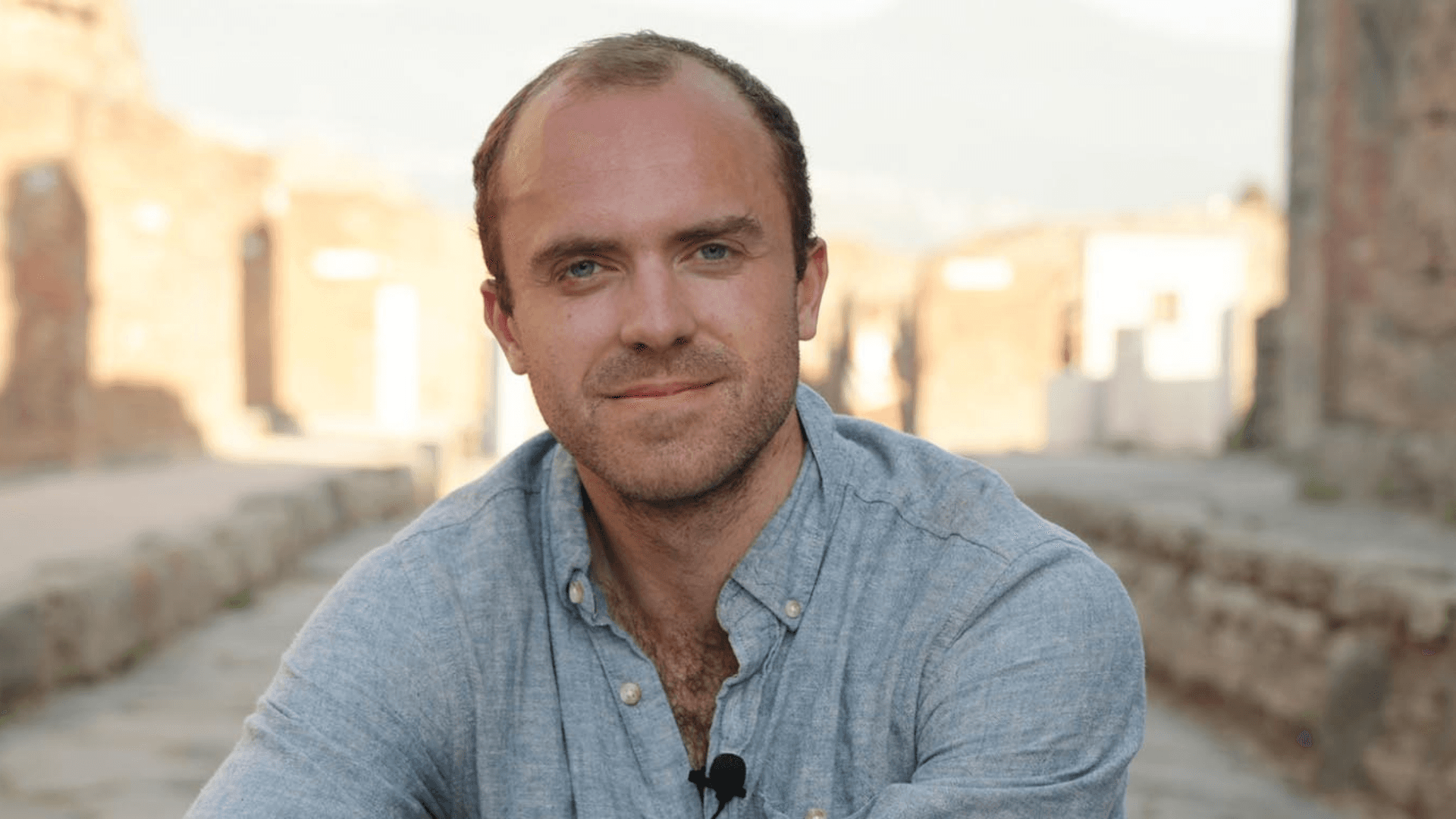 An Evening with Tristan Hughes - Tours en Takapuna Beach
