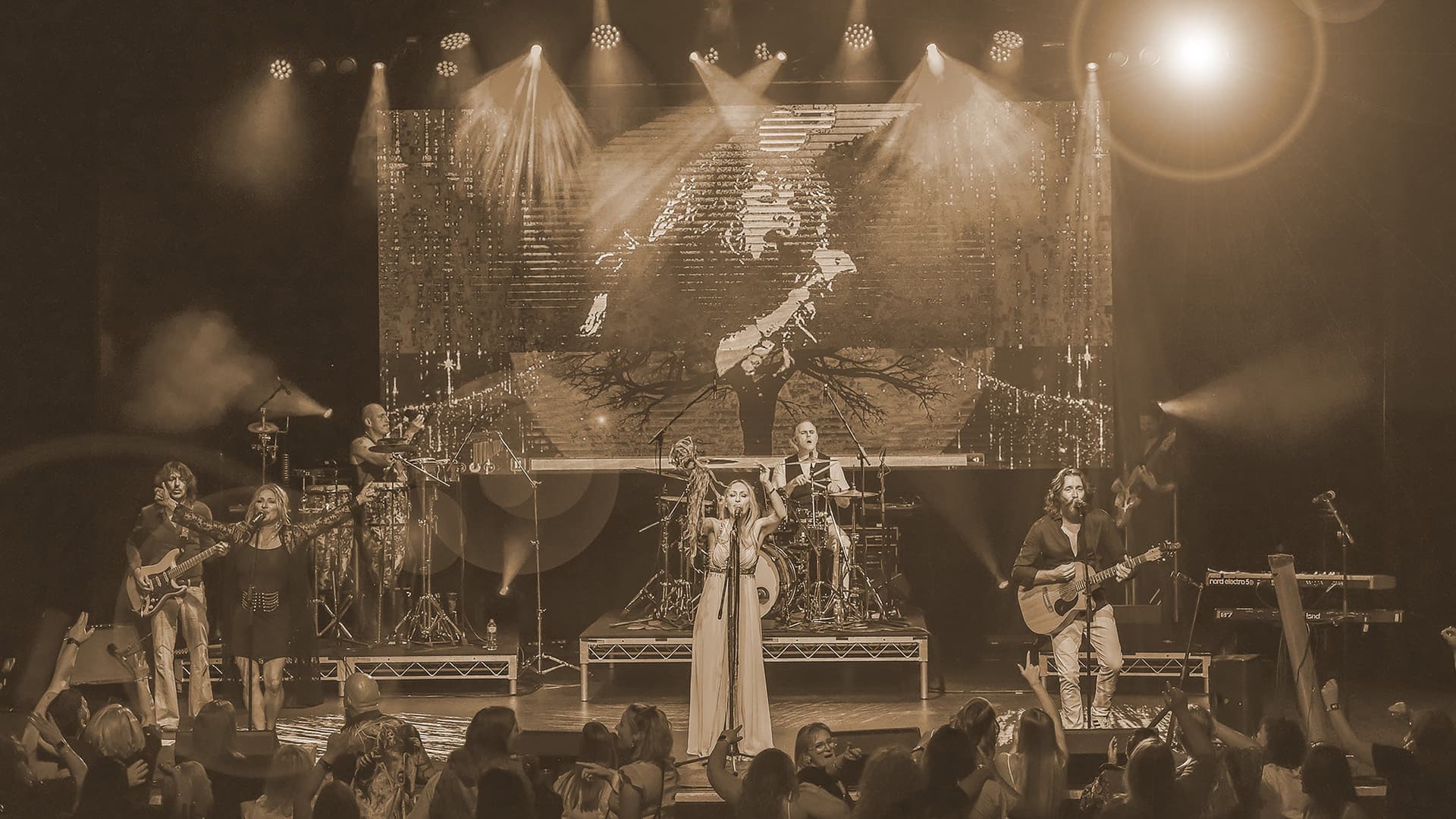 Running In The Shadows of Fleetwood Mac - Conciertos en Takapuna Beach