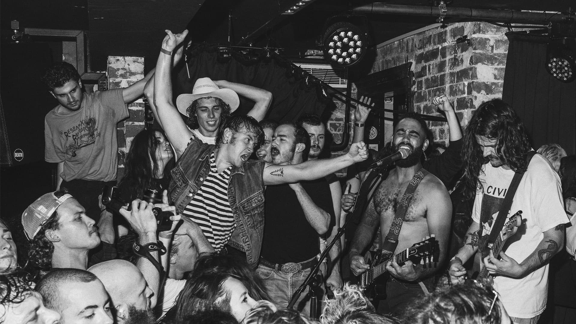 C.O.F.F.I.N. w/ Ghazza & Cum Quats - Conciertos en Avalon Beach
