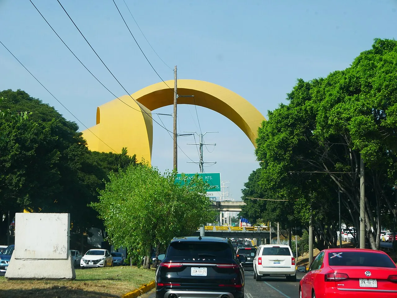 Arcos del Milenio desde la Calzada Lázaro Cárdenas, Guadalajara
