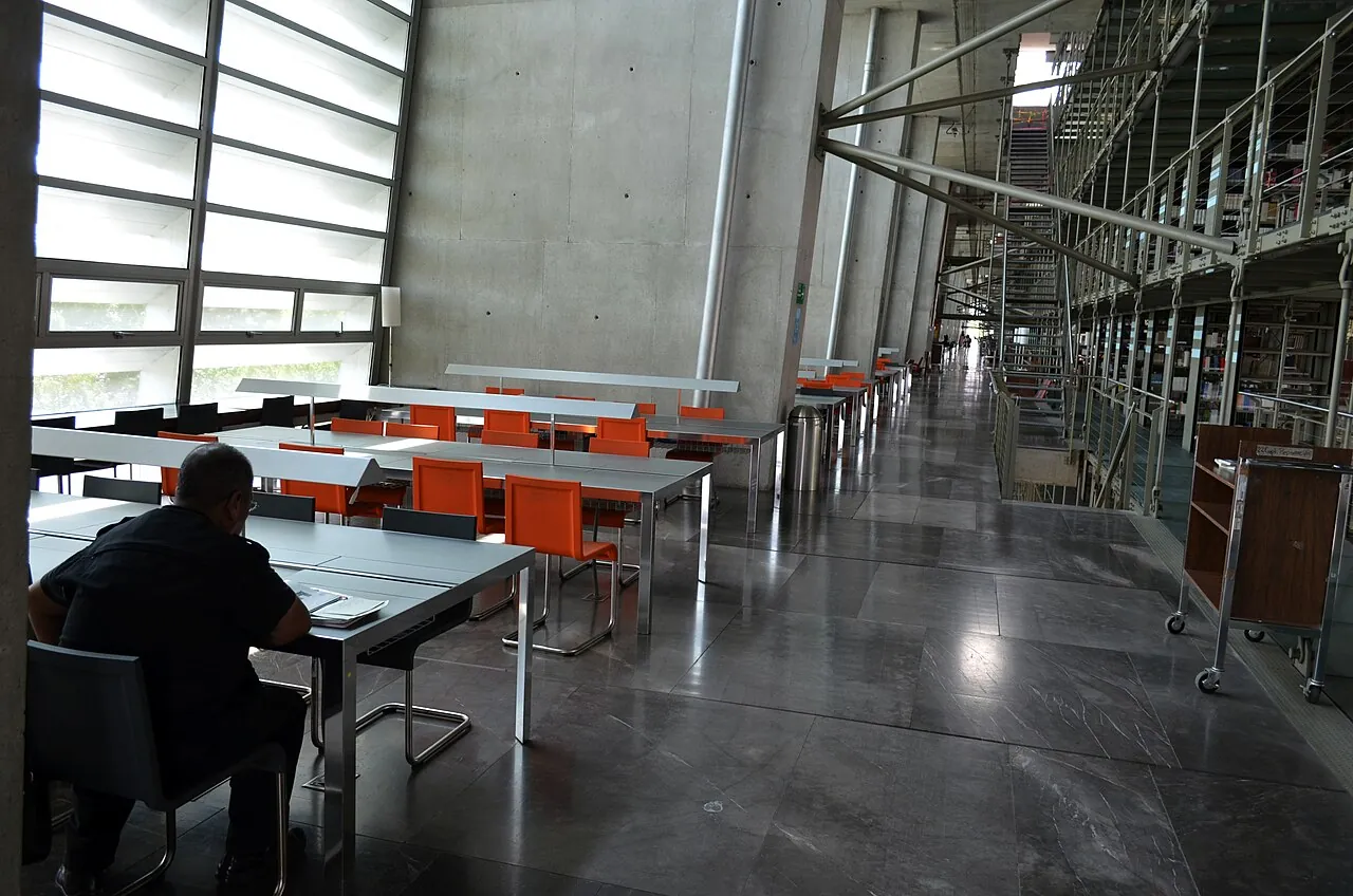 La Biblioteca Vasconcelos de la Ciudad de México es un recinto bibliográfico ubicado al norte de la capital