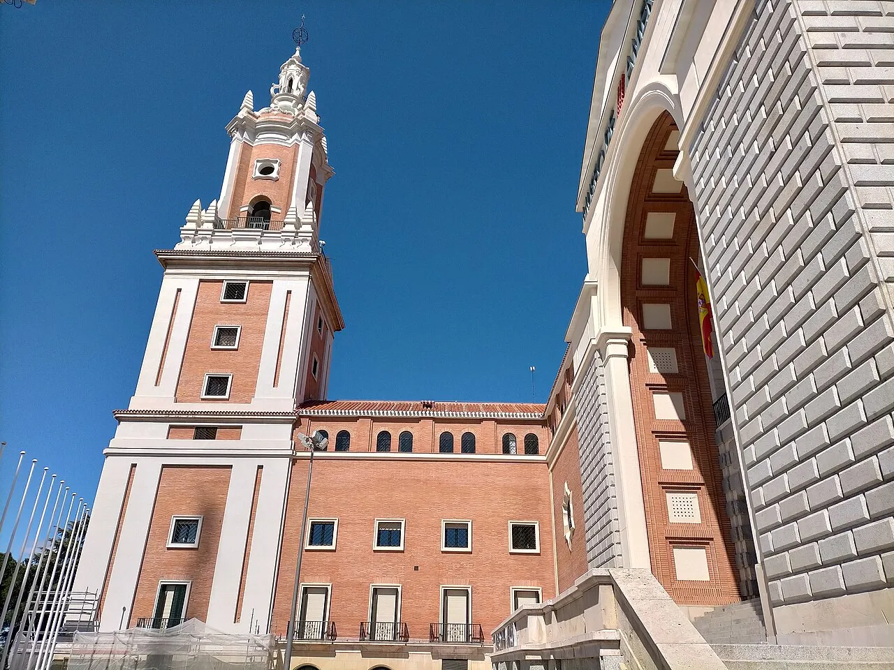 Museo de América de Madrid y alrededores en abril de 2022.