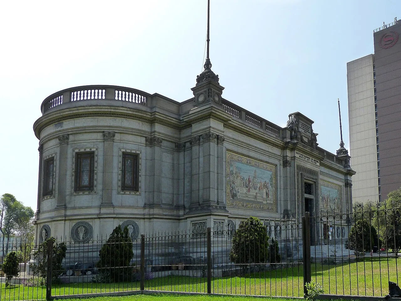Building in local Park near Plaza-Grau .