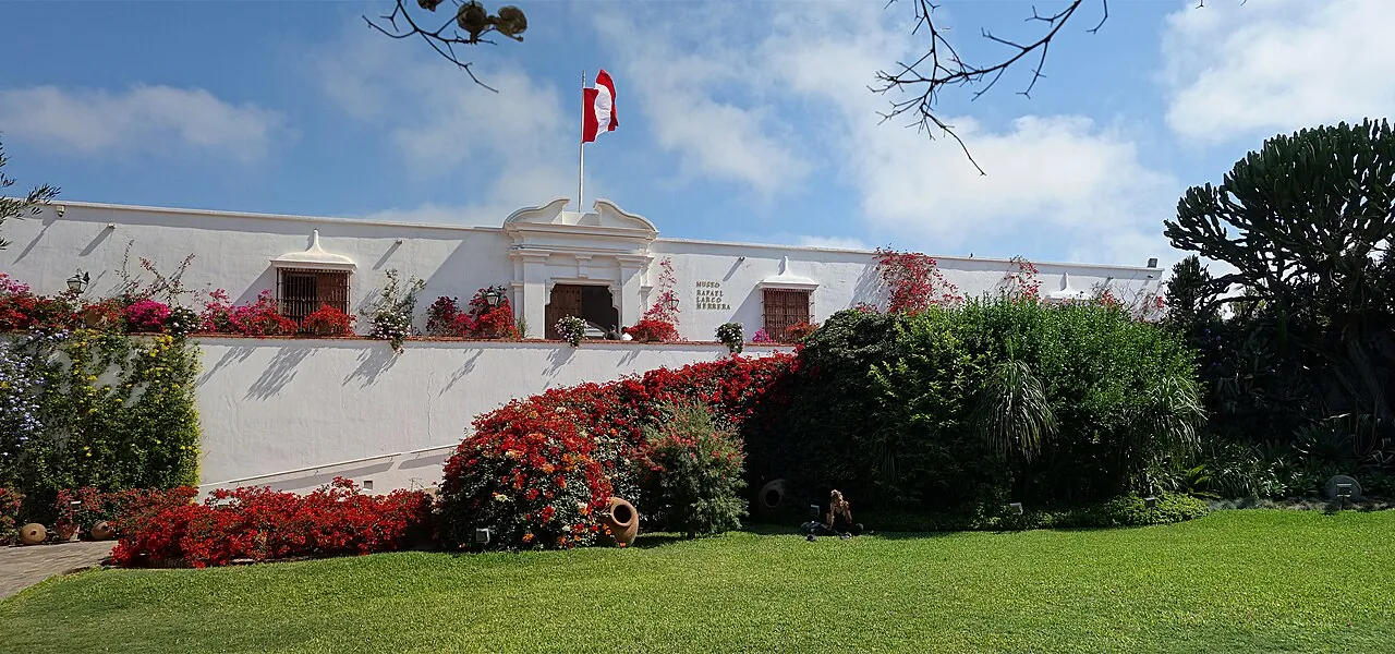Le Museo Arqueológico Rafael Larco Herrera à Lima, vu du jardin.