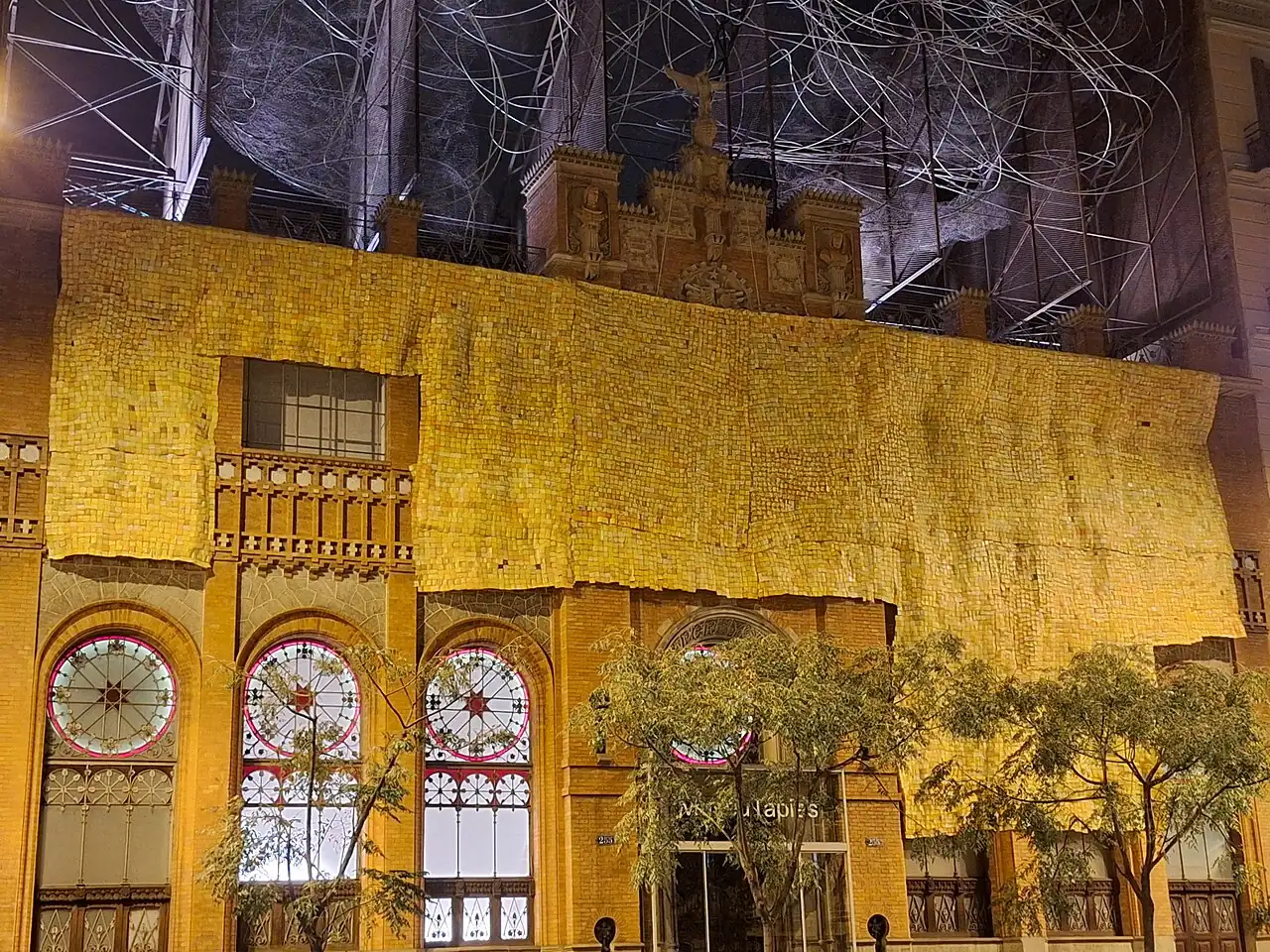 Fundació Tàpies - instal·lació 'Més enllà de la Pell'