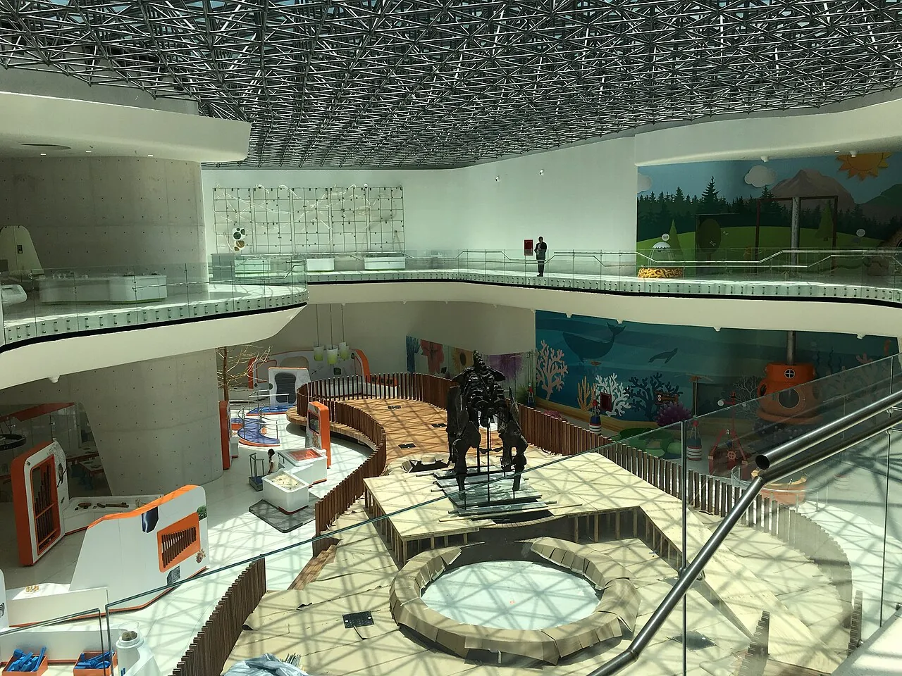 Papalote Museo del Niño en Monterrey cuenta con 74 exhibiciones.